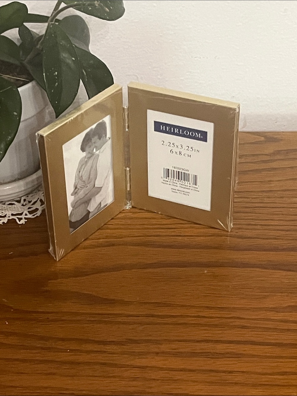 Heirloom Gold Double Hinged Picture Frame - Gold Finish